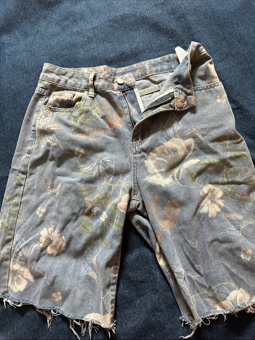 SHEIN Floral Gray Distressed Jean Shorts